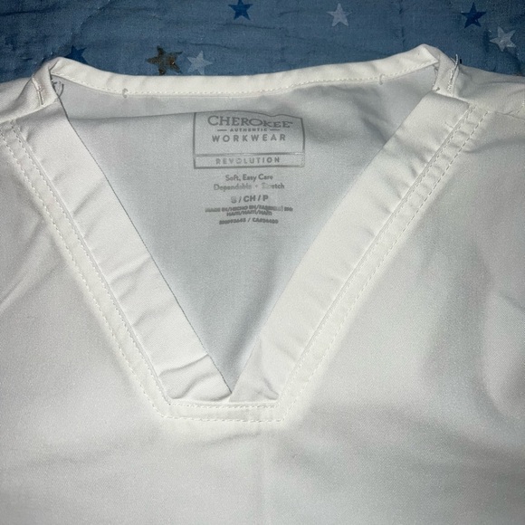 White Cherokee Workwear Revolution V-Neck Scrub Top Shirt Women's - Picture 4 of 5